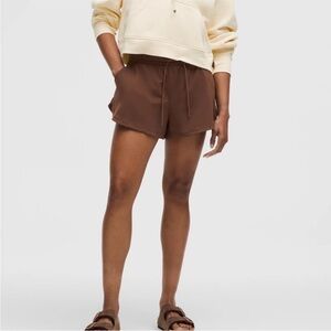 Lululemon Soft Jersey Mid Rise Curved Hem 3 Inch Short in Lava Cake Size Small